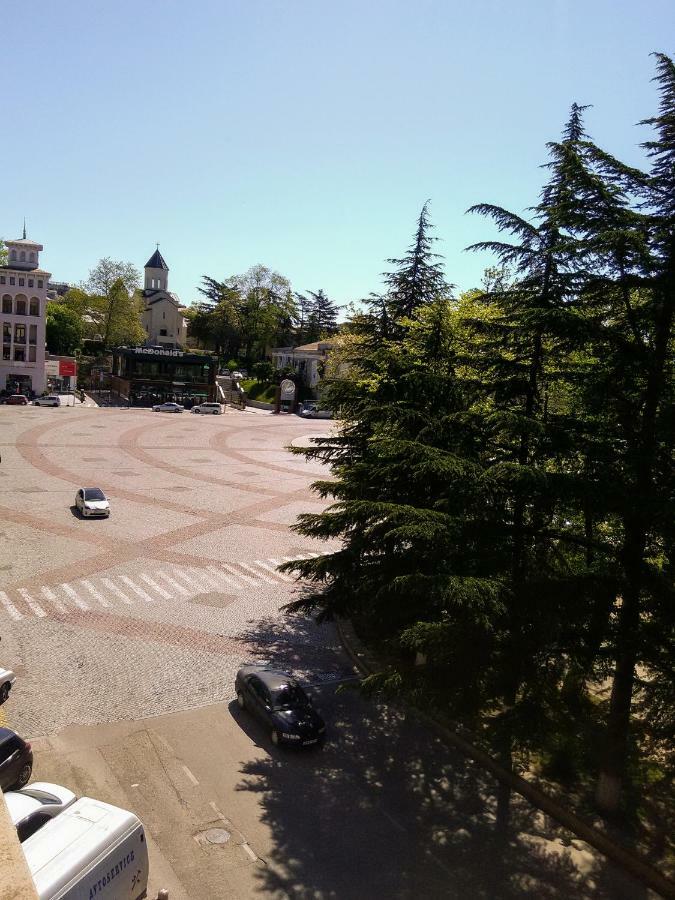 35 Paliashvili Koetaisi Buitenkant foto