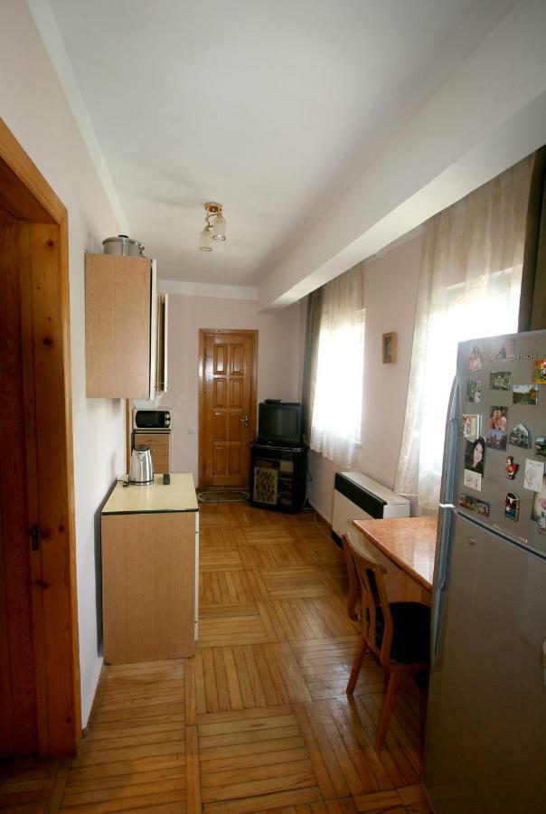 35 Paliashvili Koetaisi Buitenkant foto